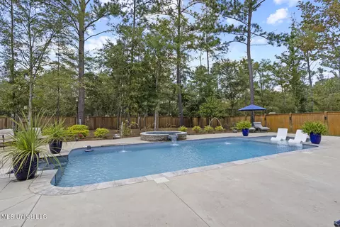 Exterior - 413 W Oak Cir, Madison, MS 39110 photo 4 of 17