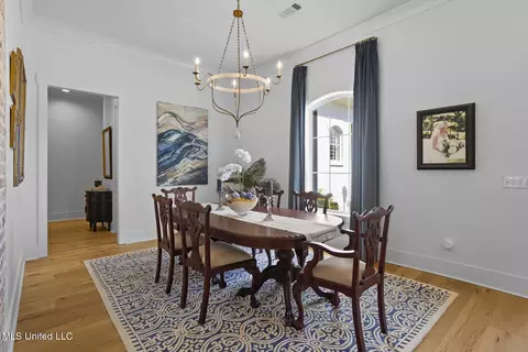 Dining - 413 W Oak Cir, Madison, MS 39110 photo 1 of 2