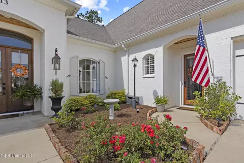 Exterior - 413 W Oak Cir, Madison, MS 39110 photo 2 of 17