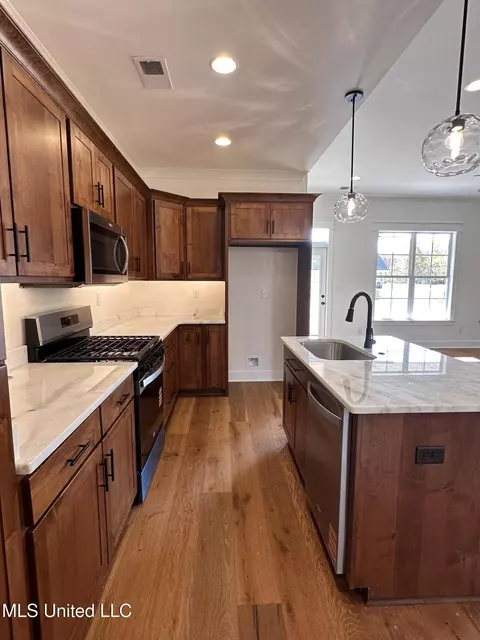 Kitchen - 3631 Kreunen St, Nesbit, MS 38651 photo 2 of 4