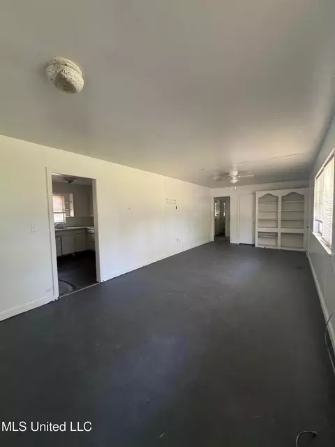 Living - 2365 Paden St, Jackson, MS 39204 photo 4 of 4