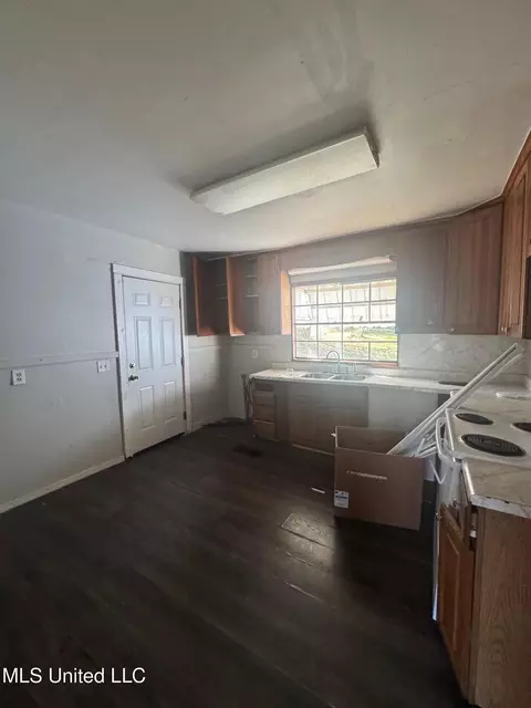Kitchen - 1939 Shamrock Dr, Jackson, MS 39204 photo 1 of 2