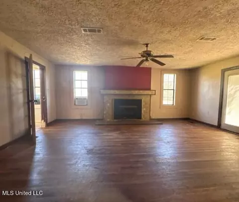 Living - 4145 Old Jackson Rd, Terry, MS 39170 photo 1 of 3