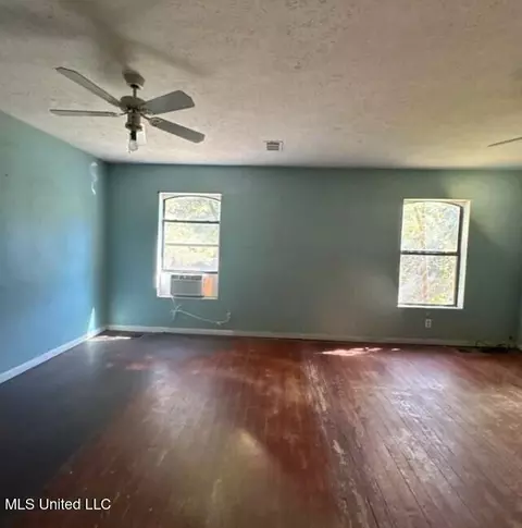 Living - 4145 Old Jackson Rd, Terry, MS 39170 photo 3 of 3