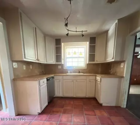 Kitchen - 4145 Old Jackson Rd, Terry, MS 39170 photo 1 of 1