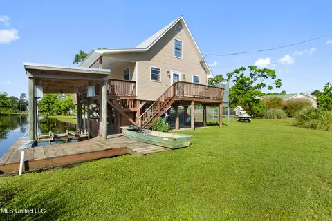 5107 Gulf St, Bay Saint Louis, MS 39520