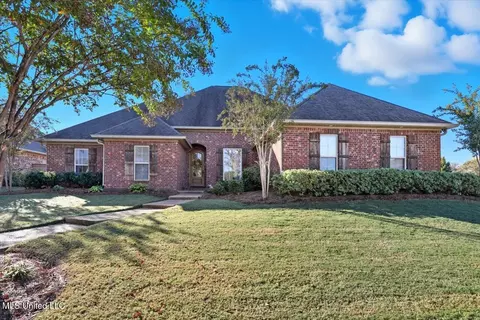334 Gladeview Pl, Brandon, MS 39047