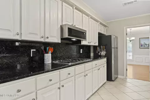 Kitchen - 5485 River Thames Rd, Jackson, MS 39211 photo 2 of 3