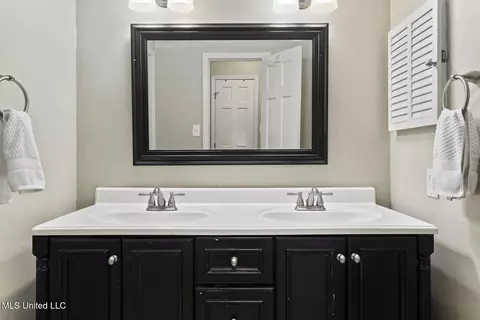 Bath - 5485 River Thames Rd, Jackson, MS 39211 photo 1 of 4