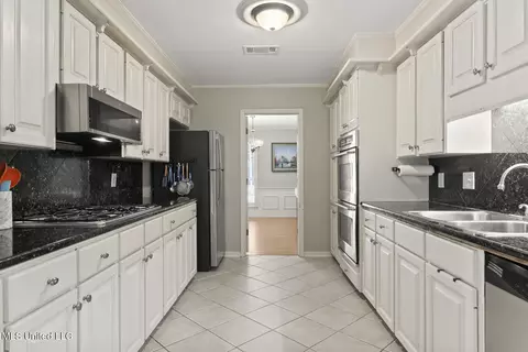 Kitchen - 5485 River Thames Rd, Jackson, MS 39211 photo 3 of 3