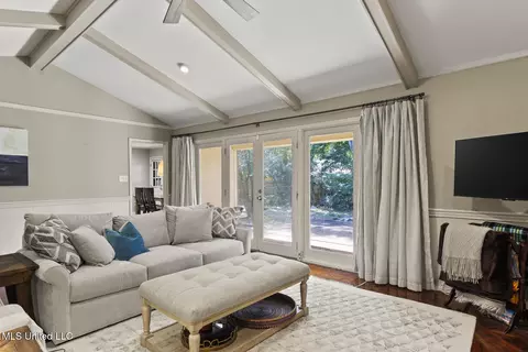 Living - 5485 River Thames Rd, Jackson, MS 39211 photo 4 of 4