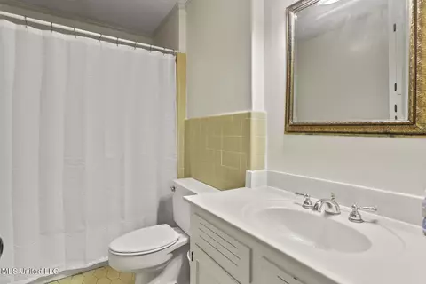 Bath - 5485 River Thames Rd, Jackson, MS 39211 photo 3 of 4