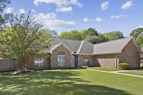 323 Woodlands Dr, Brandon, MS 39047
