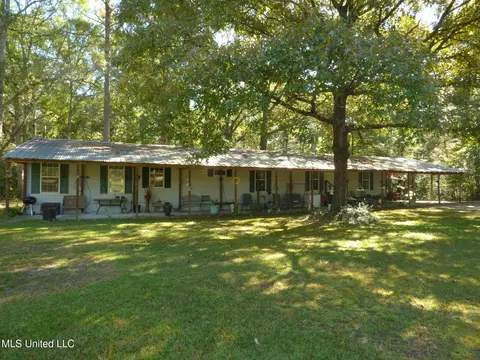 1055 Summer Oak Ln, Summit, MS 39666