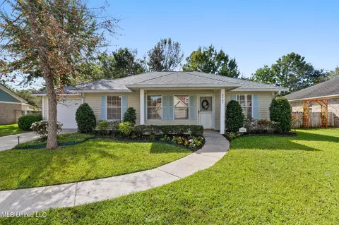 8905 Spring Ave, Ocean Springs, MS 39564