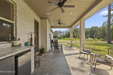 Exterior - 301 Leland Dr, Brandon, MS 39042 photo 2 of 5
