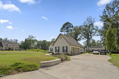 Exterior - 301 Leland Dr, Brandon, MS 39042 photo 5 of 5