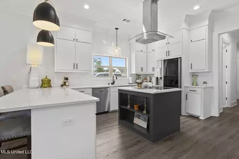 Kitchen - 301 Leland Dr, Brandon, MS 39042 photo 1 of 3