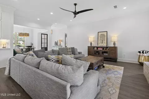 Living - 301 Leland Dr, Brandon, MS 39042 photo 3 of 3
