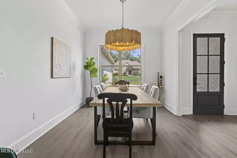Dining - 301 Leland Dr, Brandon, MS 39042 photo 2 of 4