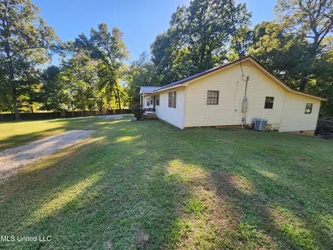 Exterior - 951 Wetonga Ln, Hernando, MS 38632 photo 8 of 10