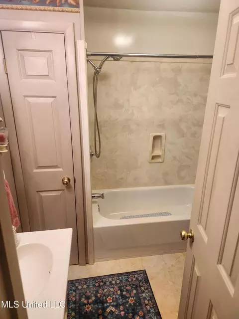 Bath - 951 Wetonga Ln, Hernando, MS 38632 photo 1 of 5