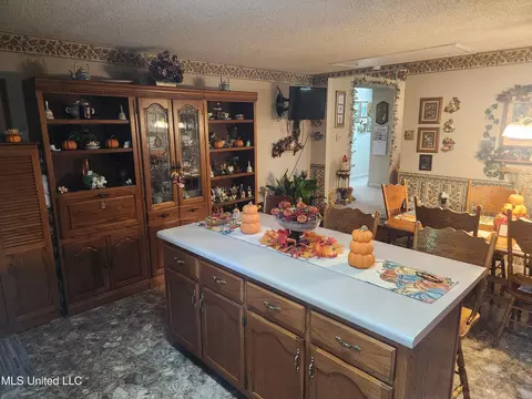 Kitchen - 951 Wetonga Ln, Hernando, MS 38632 photo 2 of 2