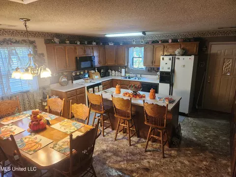 Kitchen - 951 Wetonga Ln, Hernando, MS 38632 photo 1 of 2