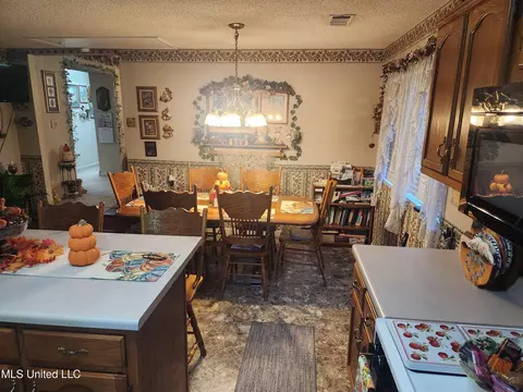 Dining - 951 Wetonga Ln, Hernando, MS 38632 photo 2 of 2