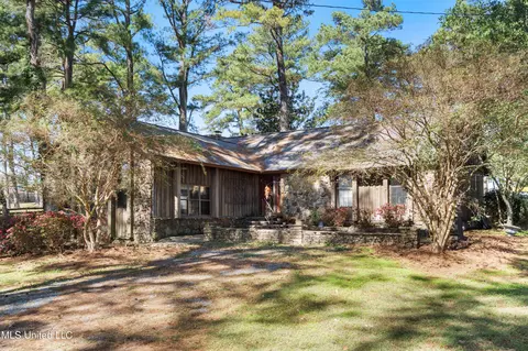 3297 Country Club Rd, Senatobia, MS 38668