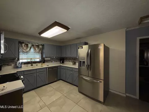 Kitchen - 434 Crider Dr, Brookhaven, MS 39601 photo 3 of 3