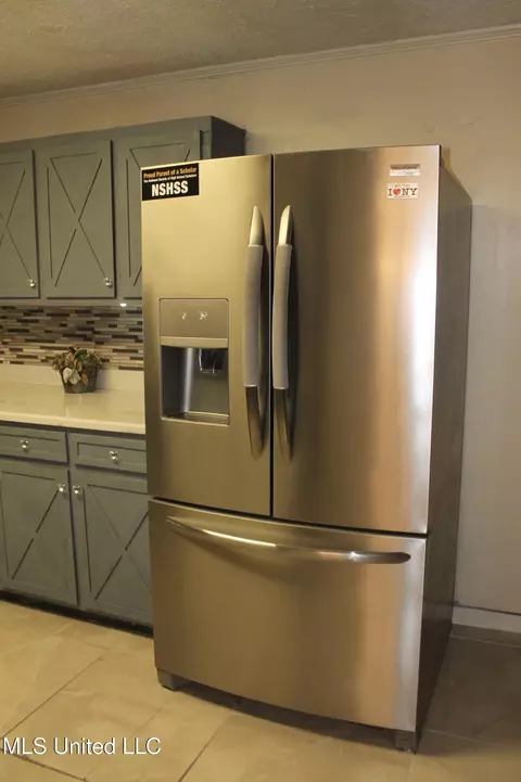 Kitchen - 434 Crider Dr, Brookhaven, MS 39601 photo 2 of 3