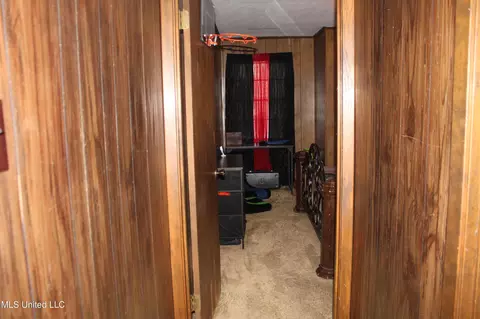 Entry Way - 434 Crider Dr, Brookhaven, MS 39601 photo 2 of 2
