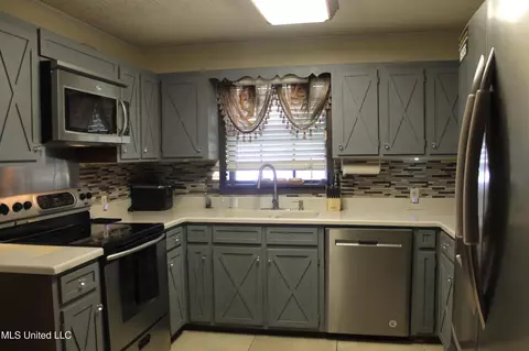 Kitchen - 434 Crider Dr, Brookhaven, MS 39601 photo 1 of 3
