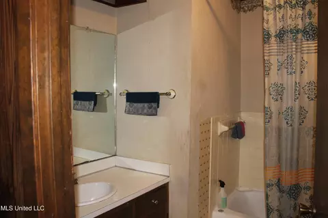 Bath - 434 Crider Dr, Brookhaven, MS 39601 photo 2 of 2