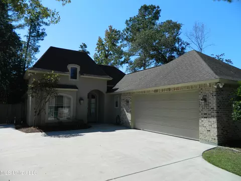 84135 Lola Dr, Diamondhead, MS 39525