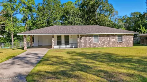 2138 Crestwood Dr, Picayune, MS 39466