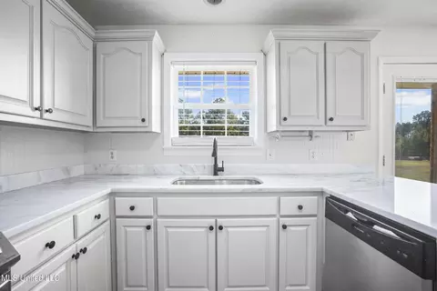 Kitchen - 215 Holland Rd, Lucedale, MS 39452 photo 4 of 5