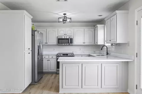 Kitchen - 215 Holland Rd, Lucedale, MS 39452 photo 2 of 5