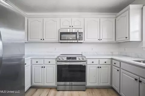 Kitchen - 215 Holland Rd, Lucedale, MS 39452 photo 3 of 5