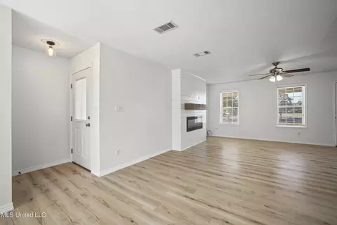 Living - 215 Holland Rd, Lucedale, MS 39452 photo 4 of 5