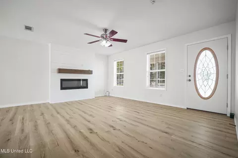 Living - 215 Holland Rd, Lucedale, MS 39452 photo 2 of 5