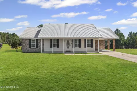215 Holland Rd, Lucedale, MS 39452