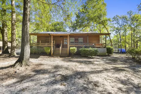 116 Fountain Lake Rd, Lucedale, MS 39452
