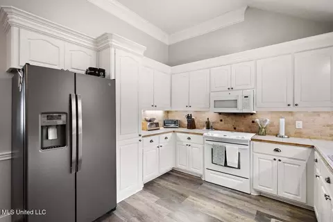 Kitchen - 137 Copper Ridge Ln, Florence, MS 39073 photo 3 of 3