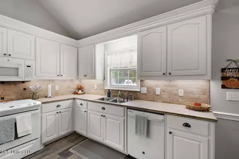 Kitchen - 137 Copper Ridge Ln, Florence, MS 39073 photo 2 of 3