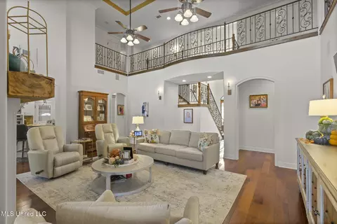Living - 1119 Milltowne Dr, Wesson, MS 39191 photo 2 of 4