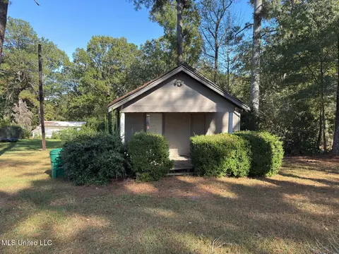 1060 Lake Dockery Rd, Byram, MS 39272