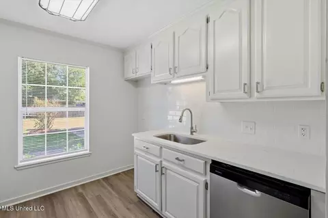 Kitchen - 3019 Willow Dr, Brandon, MS 39042 photo 1 of 3