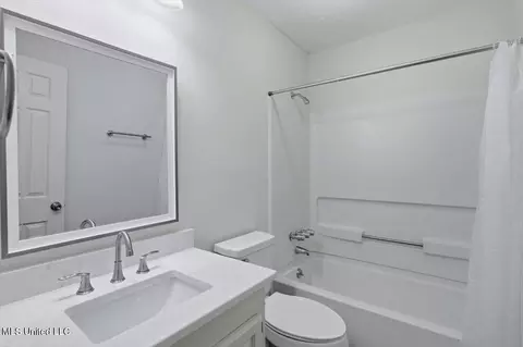 Bath - 3019 Willow Dr, Brandon, MS 39042 photo 1 of 2